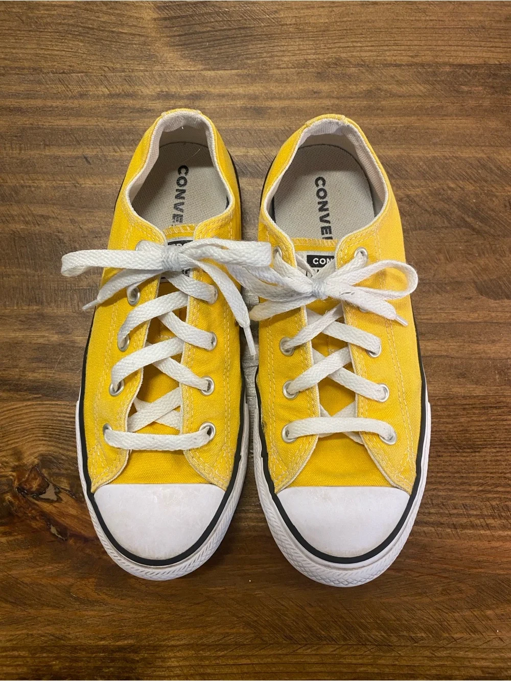 Converse - Kids Yellow low top lace-up Canvas Sneakers - size: YOUTH 3